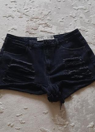 Короткие джинсовые шорты с рваностями denim&co