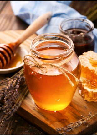 100% натуральний свіжовикачаний мед.