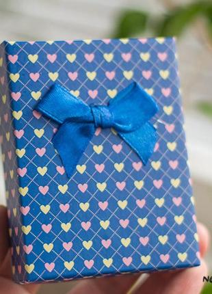Подарочная коробочка картонная "сердечки синяя". размер 9*7,5 см