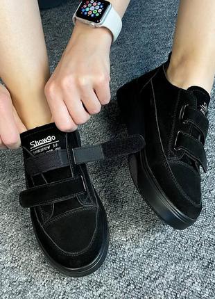 Женские кроссовки на липучках черные