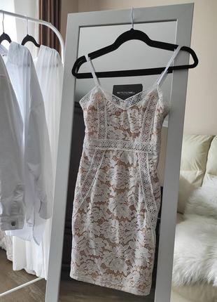 Нова сукня міні з кружева облягаючого крою