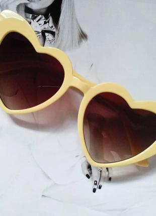 Женские очки солнцезащитные в форме сердца Бежевый