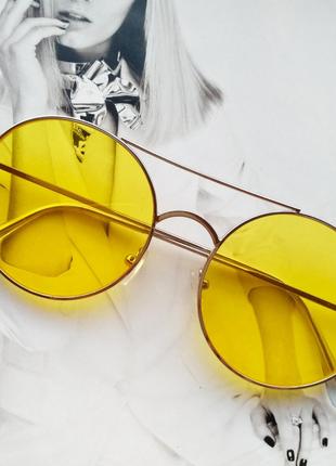 Солнцезащитные круглые очки с цветной линзой желтый