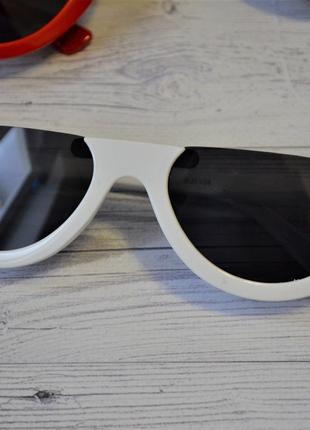 Стильные солнцезащитные очки с обрезанной оправой Белый