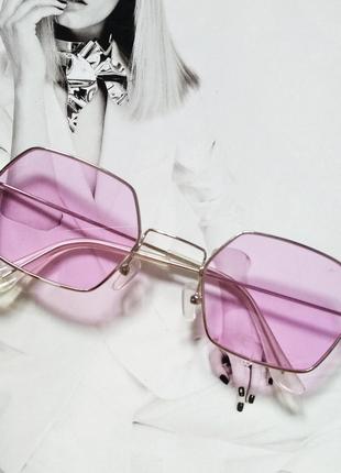 Солнцезащитные многоугольные очки с цветной линзой сиреневый