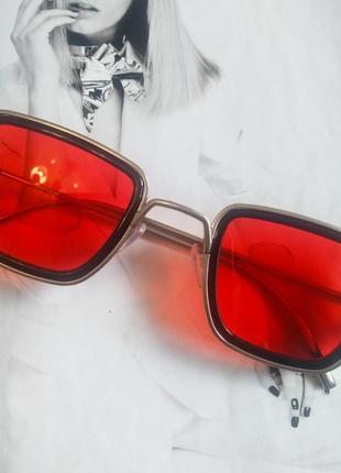 Солнцезащитные стильные очки в металлической оправе Красный