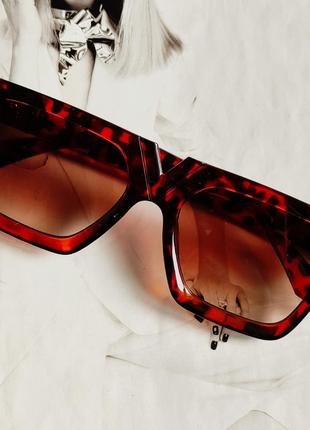 Солнцезащитные очки квадратной формы Леопард