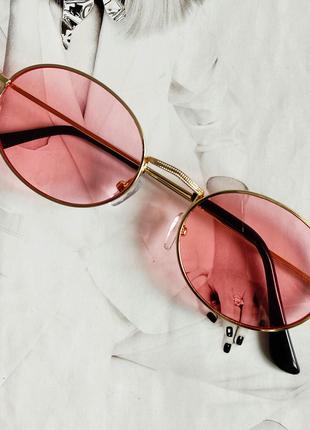 Солнцезащитные очки овальные с цветной линзой розовый