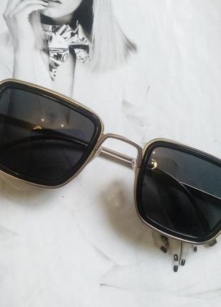 Солнцезащитные стильные очки в металлической оправе Черный в с...