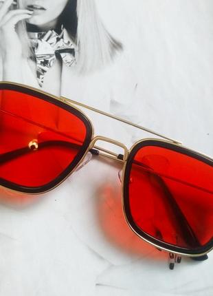 Солнцезащитные очки в металлической оправе Красный в золоте