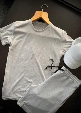 Комплект 3 в 1 футболка сіра +шорти сірі +кепка біла