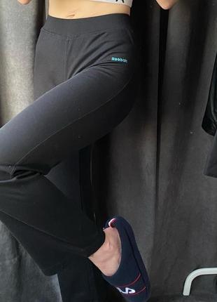 Reebok чорні жіночі спортивні брюки штани кльош для спорту