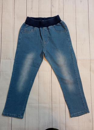 Легенькі джинси на резинці на зріст 116-122. угорщина
