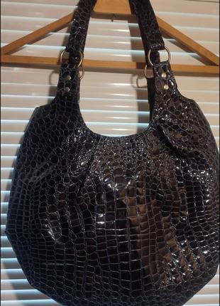 Жіноча сумка чорного кольору під шкіру крокодила