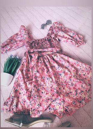 Сукня пошиття шортами рожевого кольору з принтом у квіти