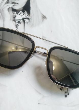 Солнцезащитные очки в металлической оправе Зеркальные