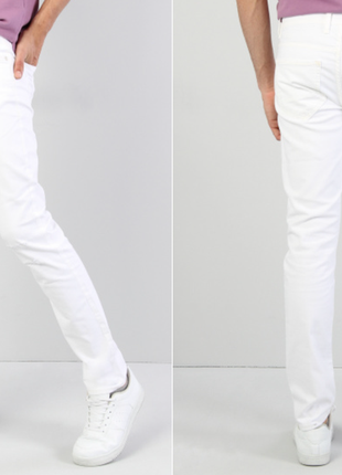 Белые мужские джинсы