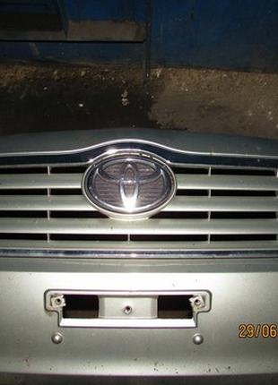 Решітка радіатора Toyota Avensis