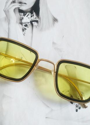 Солнцезащитные стильные очки в металлической оправе Желтый