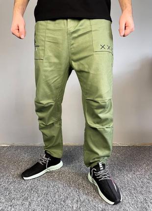 Мужские прямые штаны карго с надписями зеленые - хаки