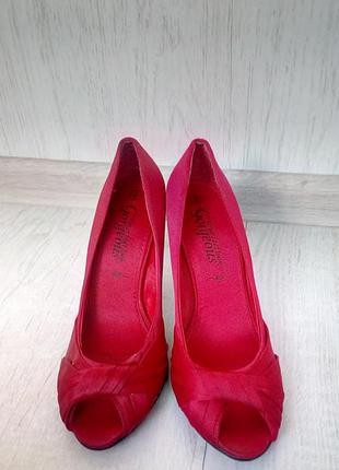 Красные туфли new look
