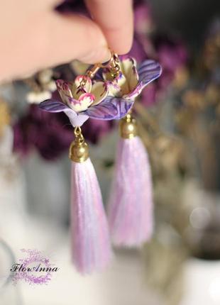 Сиреневые серьги кисточки ручной работы с цветами "ирисы"