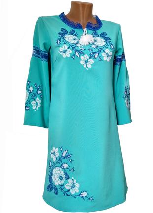 Яркое подростковое вышитое платье в бирюзовом цвете
