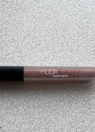 Матовая помада huda beauty venus