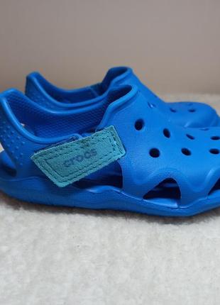 Сандалі босоніжки crocs c9  kids' swiftwater wave.