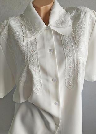 Вінтажна блуза з вишивкою в стилі 80-х р. р.
