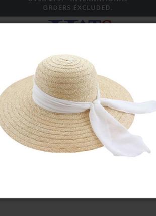 Пляжная соломенная шляпа