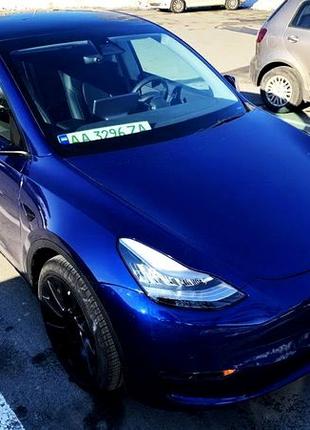 365 Кроссовер электро Tesla Model Y синя оренда прокат на весілля