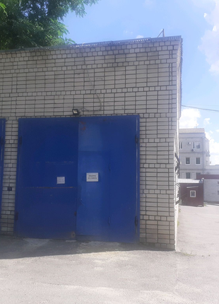 Працює автомийка
