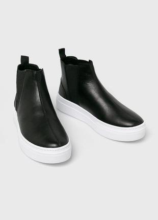 Продам черные кожаные ботинки vagabond zoe platform