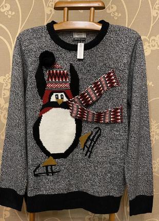 Очень красивый и стильный брендовый вязаный свитер с рисунком.