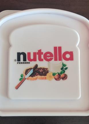 Фирменный ланчбокс Nutella (Нутелла) красно-белого цвета.