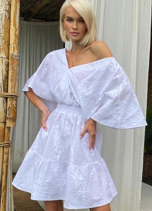 Шикарное платье на выход в белом цвете