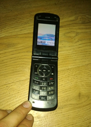 Телефон LG KG810