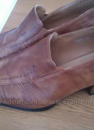 Новые кожаные коричневые женские туфли на небольшом каблуке