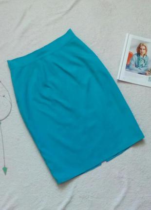 Бирюзовая офисная юбка карандаш миди с широким поясом и разрезом