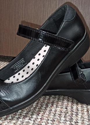 Туфлі на дівчинку marks&spencer. розмір 33 ( устілка 22 см )