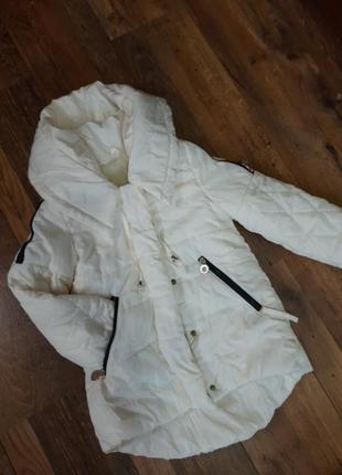 Белая тёплая куртка