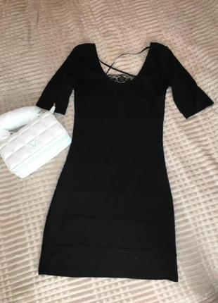 Маленькое черное платье по фигуре