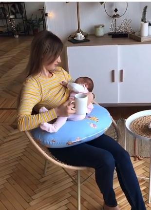 Подушка для годування груддю дитини