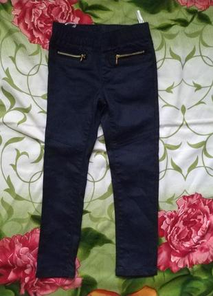 Темно-синие брюки для  худенькой девочки 4-5 лет
