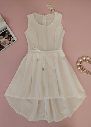 Біла коротка сукня, біле плаття.