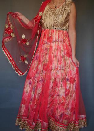 Індійський костюм, анаркалі, сарі.