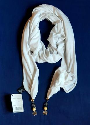 Белый нарядный трикотажный шарф с подвесками cpm – collection