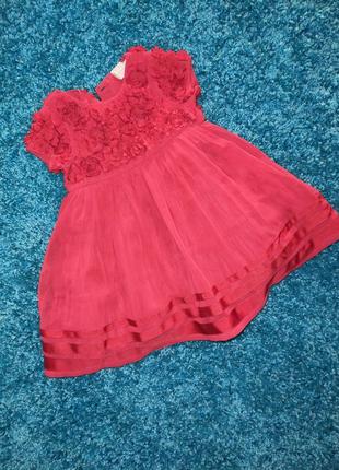 Красивое красное платье на 3-6 месяцев
