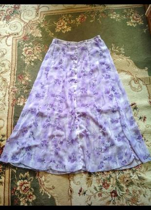 Шикарная шифоновая юбка в сереневый цветочек.